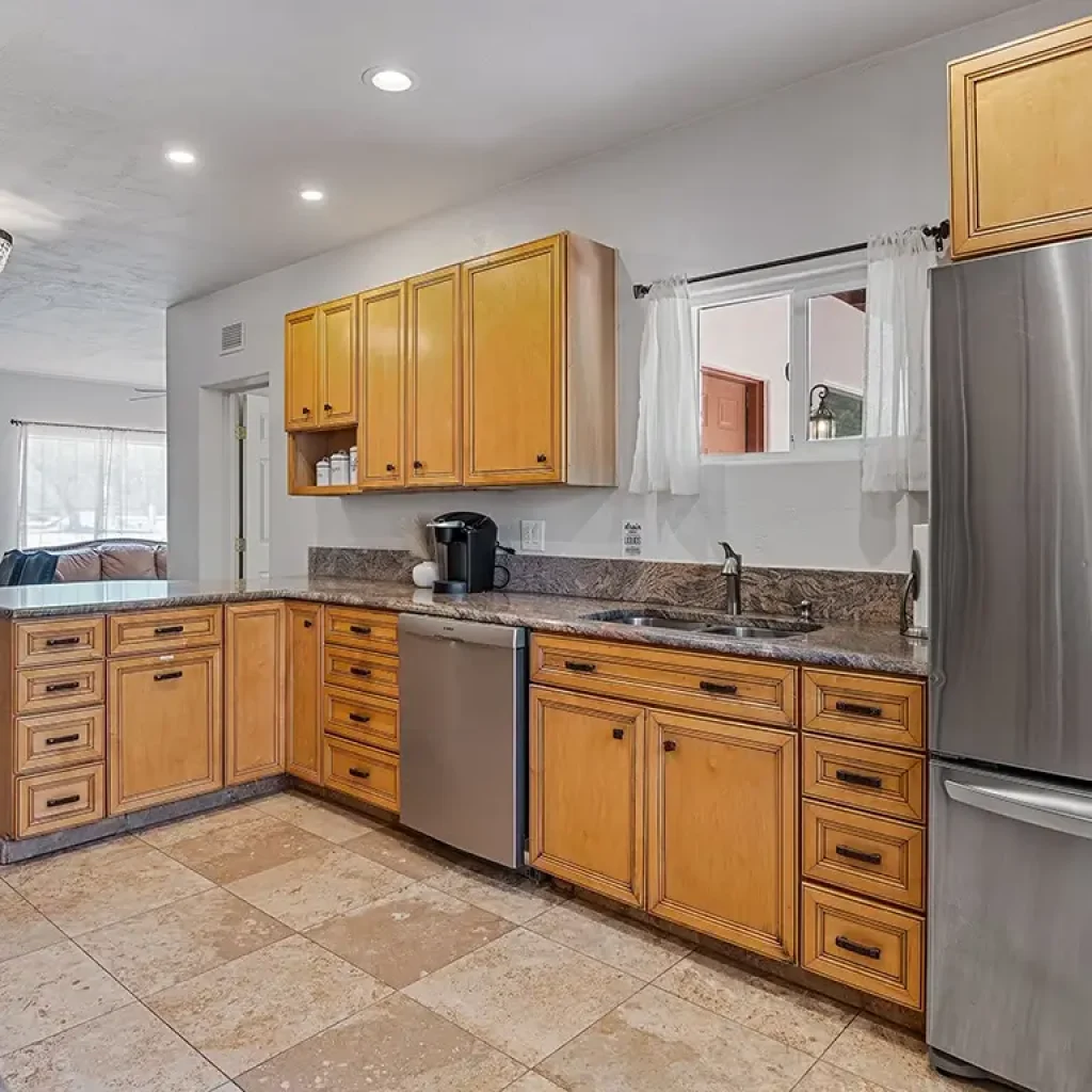 Full Kitchen, Refrigerator, Dishwasher, Storage Cabinets