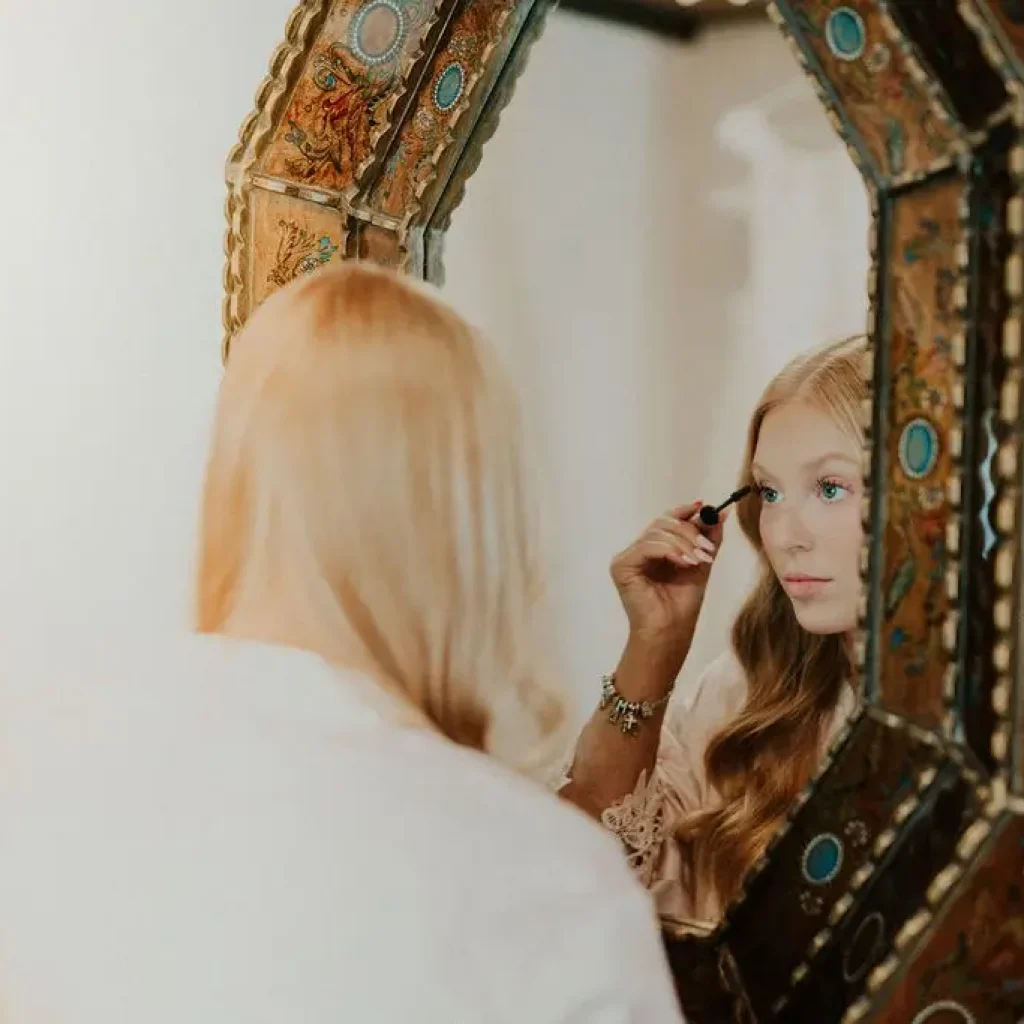bridesmaid getting ready mirror bridal suite tucson wedding venue