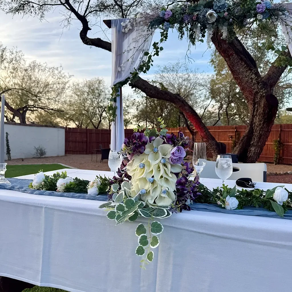 courtyard wedding venue table decoration solana guest ranch