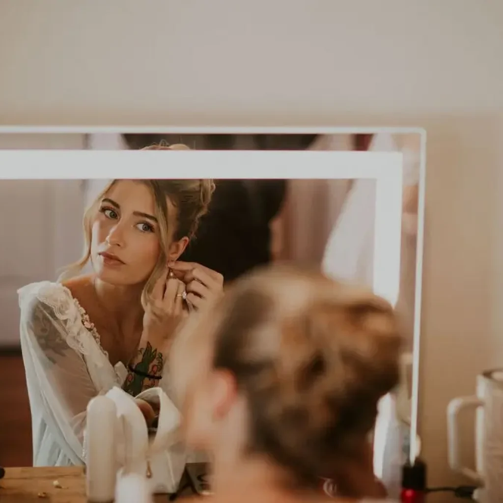 tucson bride getting ready bridal suite wedding venue mirror